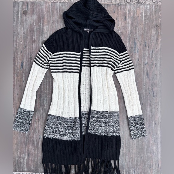 Almost Famous Black and White Open Front Mixed Design Cardigan - Picture 1 of 9